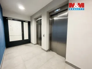 Pronájem bytu 1+kk, Praha, Mezi vodami, 30 m2