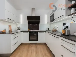 Prodej rodinného domu, Hustopeče, U Větrolamu, 300 m2