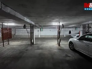 Pronájem garážového stání, Praha - Střížkov, Lovosická, 18 m2