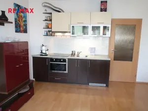 Pronájem bytu 1+kk, Praha - Hloubětín, Nepelova, 30 m2