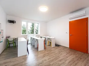 Pronájem komerční nemovitosti, Praha - Štěrboholy, Ústřední, 280 m2