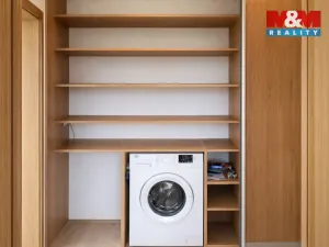 Prodej bytu 1+kk, Praha, Záveská, 32 m2