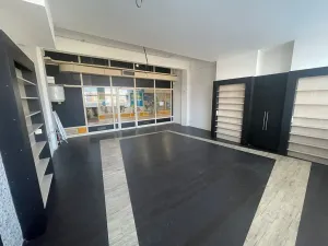 Pronájem obchodního prostoru, Zlín, náměstí Práce, 45 m2