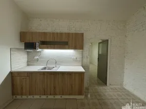 Pronájem kanceláře, Praha - Holešovice, Jirečkova, 240 m2