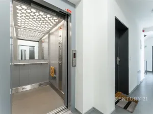 Pronájem bytu 2+kk, Praha, Plzeňská, 48 m2