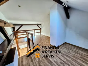 Pronájem atypického bytu, Mladá Boleslav, Husova, 60 m2