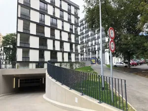 Pronájem garážového stání, Praha - Střížkov, Střížkovská, 17 m2