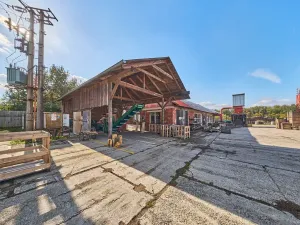 Prodej výrobních prostor, Seletice, 19535 m2