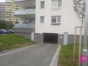 Pronájem garážového stání, Olomouc, Janského, 13 m2