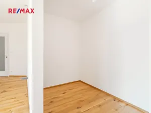 Pronájem bytu 1+kk, Praha - Nusle, Muzikova, 34 m2