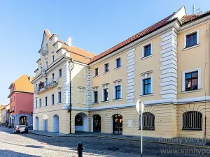 Prodej činžovního domu, Žatec, náměstí Svobody, 1500 m2