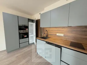 Pronájem bytu 1+kk, Praha - Hloubětín, Poděbradská, 37 m2