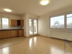 Pronájem bytu 2+kk, Praha - Pitkovice, Žampiónová, 59 m2
