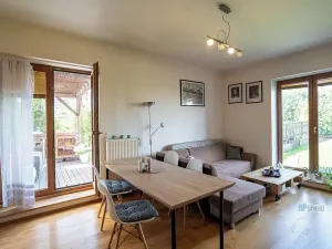 Prodej bytu 2+kk, Zbuzany, Lomená, 61 m2