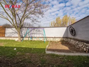 Prodej rodinného domu, Milovice, 249 m2