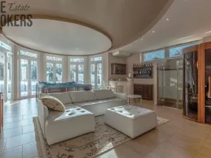 Prodej rodinného domu, Praha - Dolní Měcholupy, U přejezdu, 359 m2