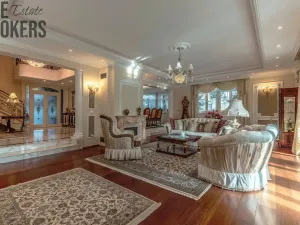 Prodej rodinného domu, Praha - Dolní Měcholupy, U přejezdu, 359 m2