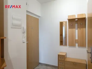 Pronájem bytu 2+kk, Praha - Strašnice, Názovská, 52 m2