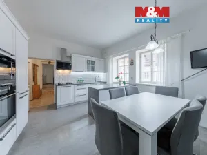 Prodej rodinného domu, Cheb, Kostelní náměstí, 148 m2