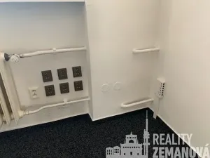 Pronájem kanceláře, Praha - Žižkov, U zásobní zahrady, 347 m2