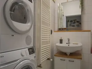 Pronájem bytu 2+kk, Praha, Janýrova, 57 m2