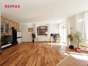 Prodej bytu 6+kk a větší, Tuchoměřice, Ke Statenicím, 347 m2