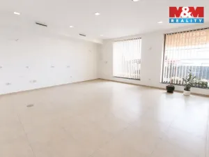 Pronájem obchodního prostoru, Benešov, Masarykovo náměstí, 38 m2