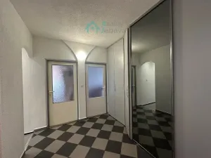 Prodej bytu 3+1, Hradec Králové, třída Edvarda Beneše, 79 m2