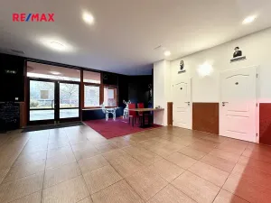 Pronájem restaurace, Praha - Lhotka, Novodvorská, 412 m2