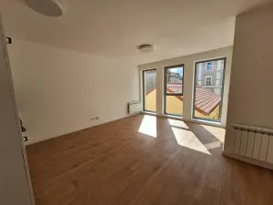Pronájem bytu 2+kk, Praha - Vinohrady, Varšavská, 60 m2