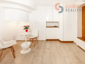 Pronájem kanceláře, Mikulov, Náměstí, 19 m2