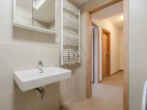 Pronájem bytu 2+kk, Praha - Prosek, Čakovická, 43 m2