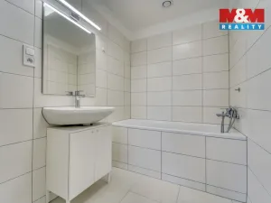 Pronájem bytu 3+kk, Plzeň - Doubravka, V Zahrádkách, 57 m2