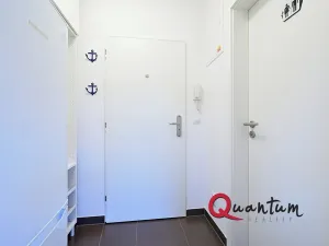 Prodej bytu 1+kk, Praha - Uhříněves, Bečovská, 20 m2