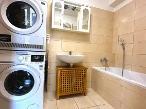 Pronájem bytu 2+kk, Praha - Holešovice, Varhulíkové, 53 m2
