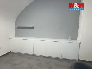 Pronájem obchodního prostoru, Pardubice - Pardubice-Staré Město, Zámecká, 19 m2