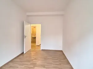 Pronájem bytu 2+1, Praha - Smíchov, Podbělohorská, 41 m2