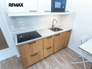 Pronájem bytu 1+kk, Praha - Libeň, Novovysočanská, 25 m2