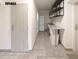 Pronájem atypického bytu, Drahelčice, V Brance, 164 m2