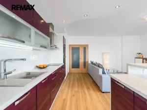 Pronájem bytu 2+kk, Praha - Vysočany, Sousedíkova, 55 m2
