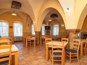 Prodej činžovního domu, Slavonice, náměstí Míru, 1192 m2