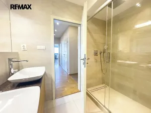 Prodej bytu 6+kk a větší, Praha - Hrdlořezy, Učňovská, 194 m2