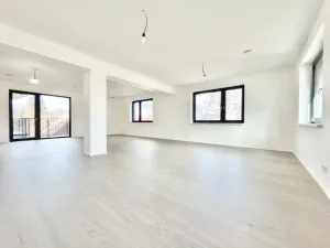 Prodej bytu 5+kk, Praha - Holyně, náměstí Pod lípou, 150 m2