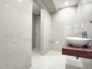 Prodej bytu 5+kk, Praha - Holyně, náměstí Pod lípou, 150 m2