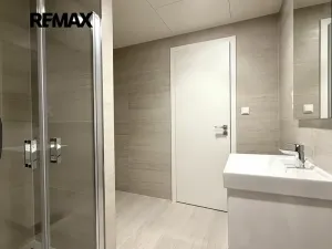 Pronájem bytu 1+kk, Praha - Hloubětín, Poděbradská, 45 m2