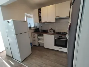 Pronájem bytu 2+kk, Praha, Pod kaštany, 48 m2