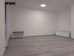 Pronájem bytu 1+kk, Praha - Modřany, Zlochova, 49 m2