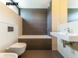 Pronájem rodinného domu, Praha - Dejvice, V Šáreckém údolí, 201 m2