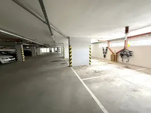 Pronájem garážového stání, Brno, Říčanská, 13 m2