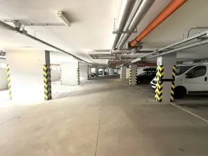 Pronájem garážového stání, Brno, Říčanská, 13 m2